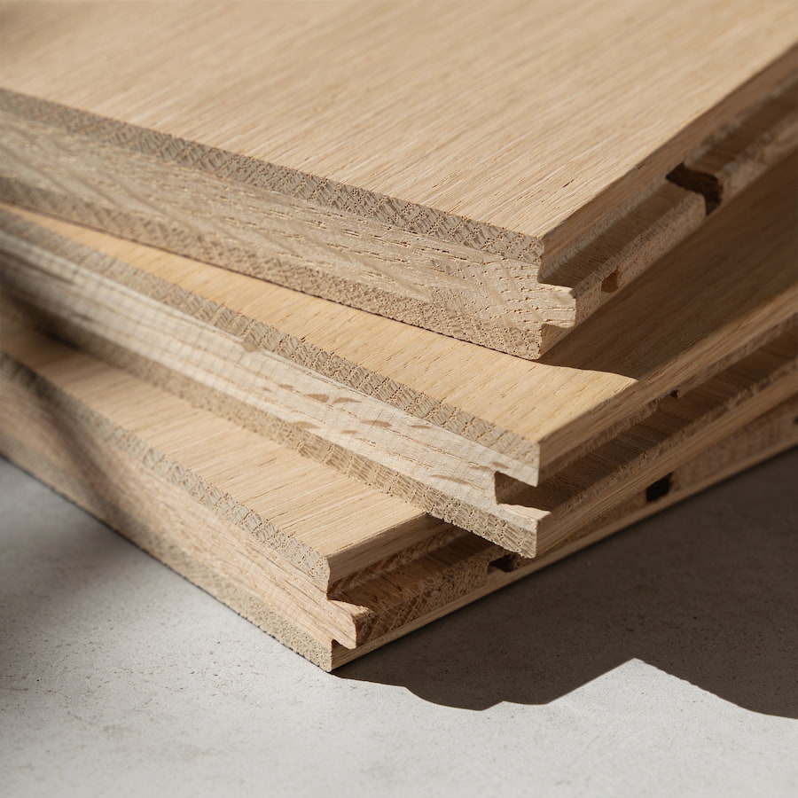 Three-layer oak wood planks, cross-glued for exceptional stability